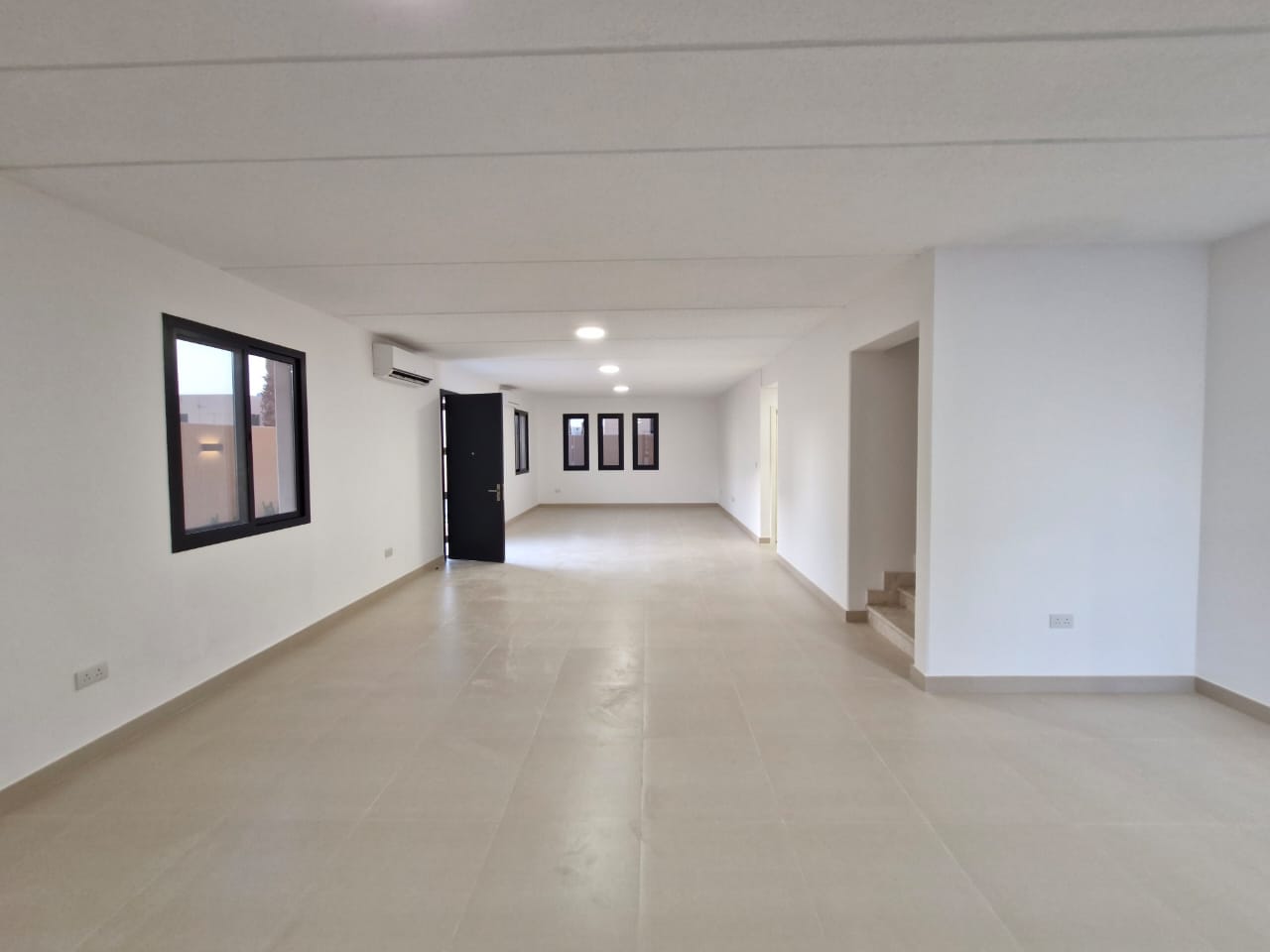 🏡 *Luxury Villa in Sedra – Roshn* ✨ 300 m² Modern Villa | Elegance Meets Functionality